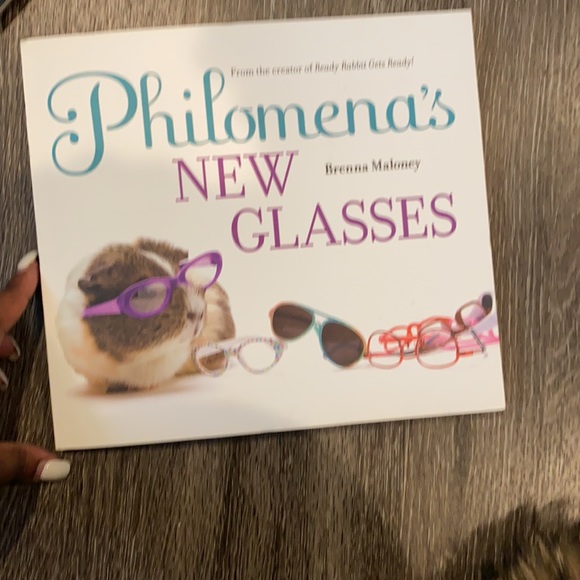 Books - Picture 3 of 16